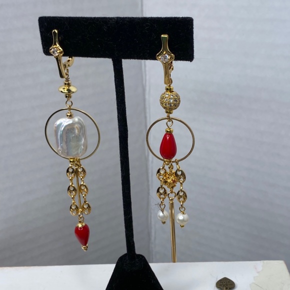 Asymmetrical earrings - Picture 4 of 5
